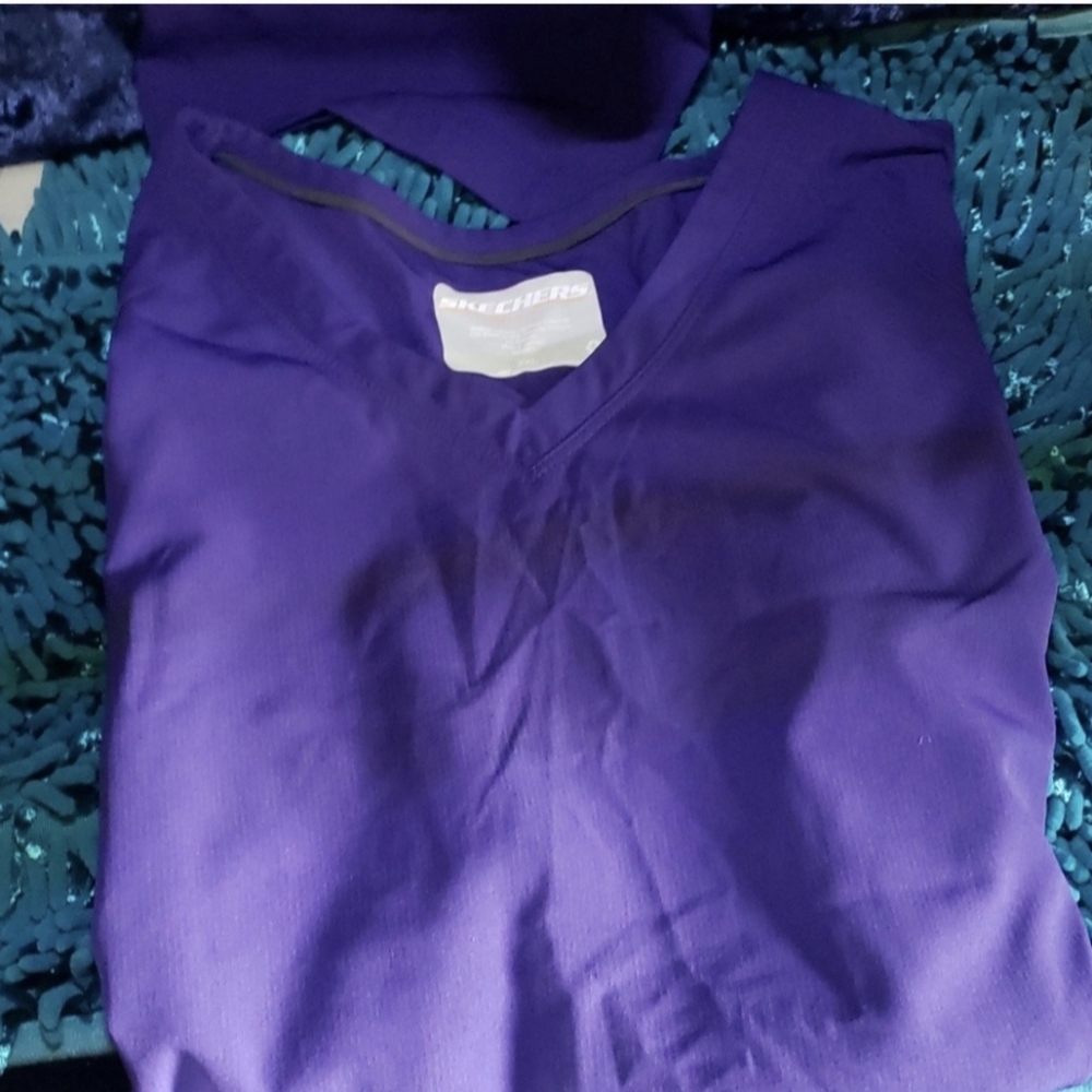 2 xxl Sketchers scrub tops.